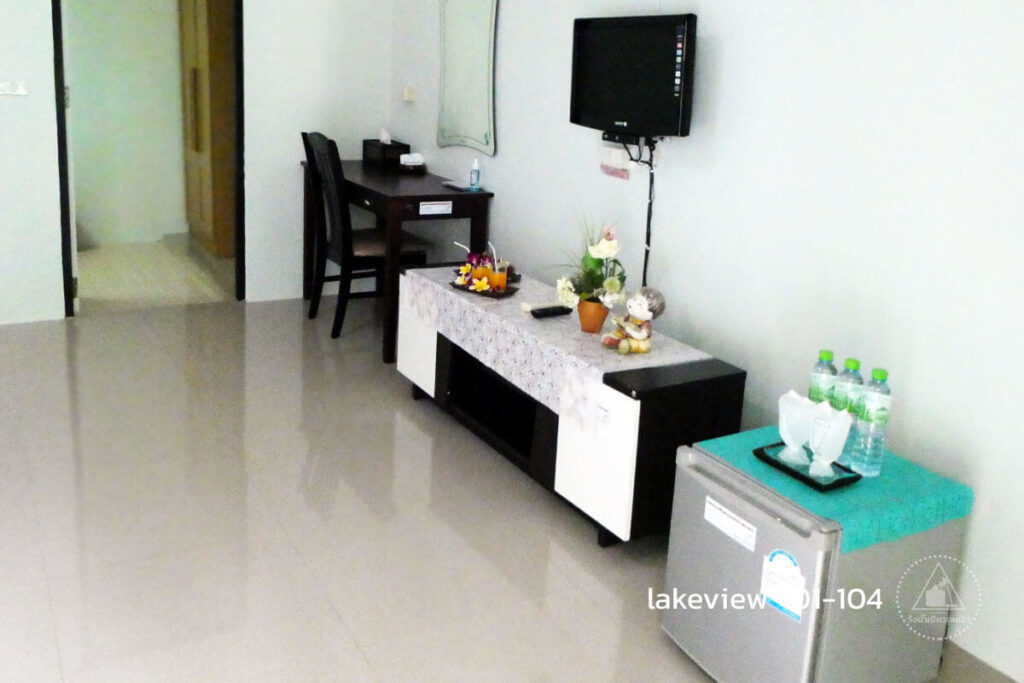 เครื่องอำนวยความสะดวกของห้องพักราคา 1500 บาท lakeview 101 ถึง 104