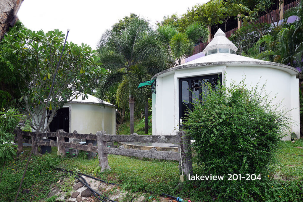 ด้านนอกของห้องพัก 201,202,203,204