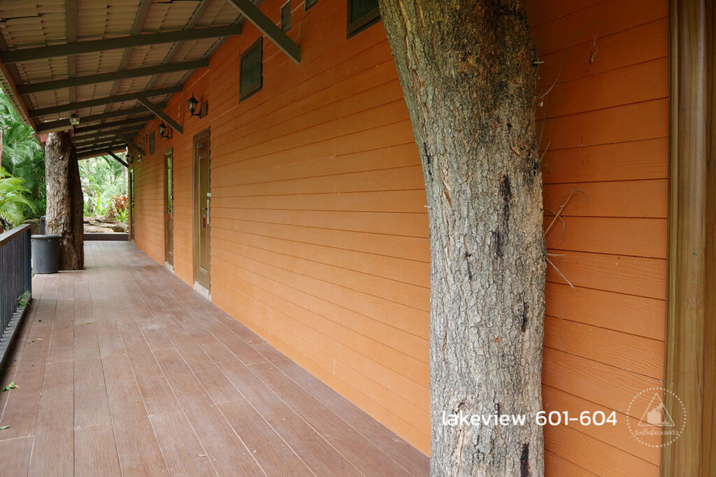 ด้านหน้าห้องพัก 601 ถึง 604 ของ วังน้ำเขียวเลควิว ราคา 1,800 บาท